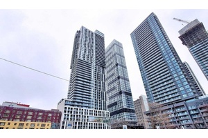 Gorgeous 3 Bedroom Corner Unit With Locker In the Heart Of Downtown Toronto !