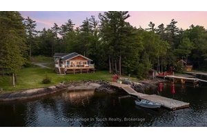 GEORGIAN BAY Year Round Muskoka Cottage in a Deep Water Area with 4 Seasons Road Access.