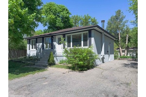 Huge Lot Size 80 Ft x 140 Ft With Large Deck And Deep Backyard.