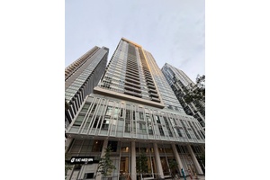 Excellent Open Concept Bright and Spacious 1 Bedroom with Balcony in Core Downtown area near to UMT amp ; George Brown College.