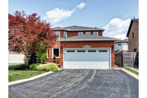 Welcome to 3506 Pintail Circle A Meadowvale Masterpiece !