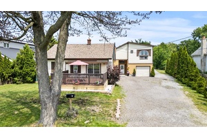 Welcome to 40 Kingsway, where the charm of country living meets unbeatable convenience !