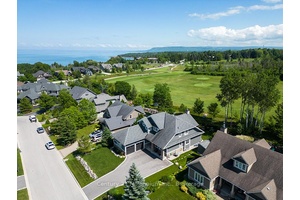 BEAUTIFUL LIVING AT LORA BAY !