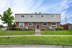 Amazing 4 plex investment opportunity on a premium sized lot !
