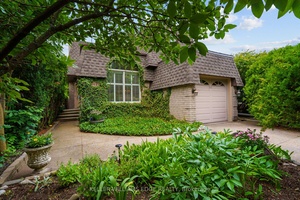 Charming 3 1 Bedroom Home Backing Onto Upper Hagar Creek A Private, Natural Retreat.