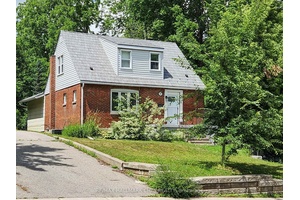 Nestled just minutes from Barrie's vibrant downtown core, this charming 3 bedroom, 1.