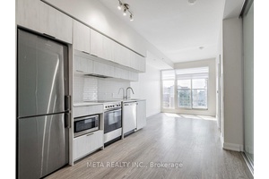 Spacious 1 Den In The Heart Of Downtown Toronto !