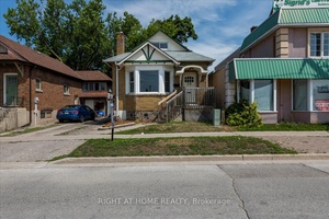 Welcome to 12 Ross Street !