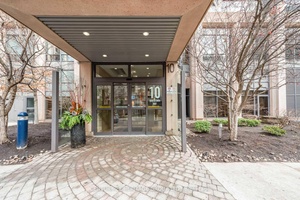 TRIDEL BUILT, WELL MAINTAINED CONDO AT PRIME NORTH YORK LOCATION BRIGHT, COZY 1 BEDROOM DEN ON 29 F FACING EAST GIVES YOU A PANORAMIC VIEW, HIGH CEILING WALK TO SCHOOLS, ...