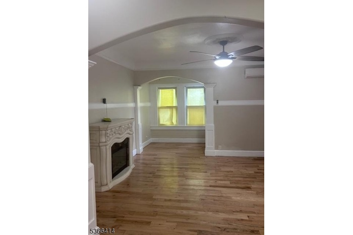 Living room/den