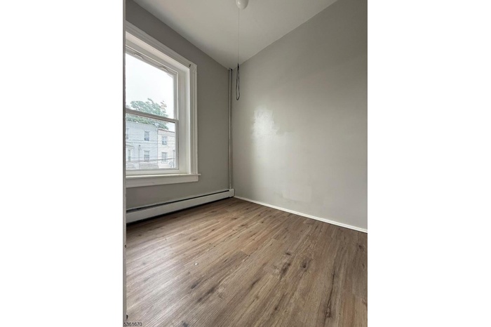 Unit2walking closet/extra room