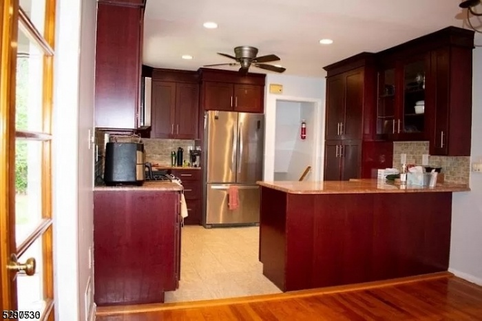 Eat-in Kitchen