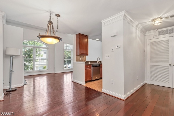 Dining Area to Kit & LR