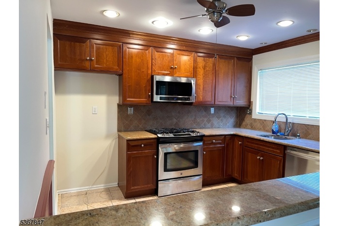 Eat in kitchen