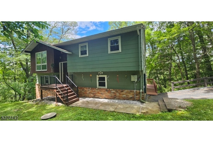 Front to driveway