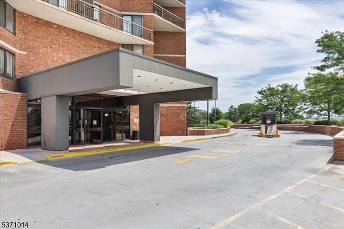 Building Entrance - Tower 1