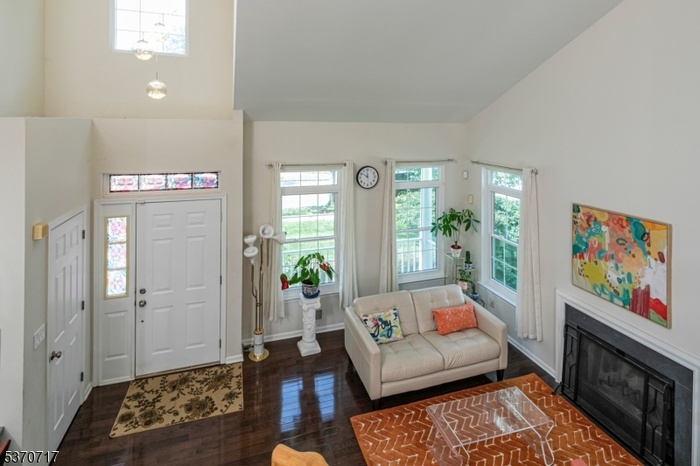 Foyer/Living room