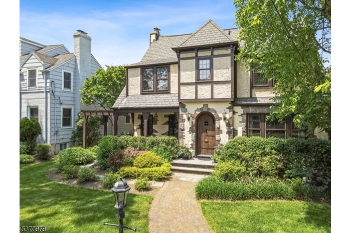 Elegant Tudor