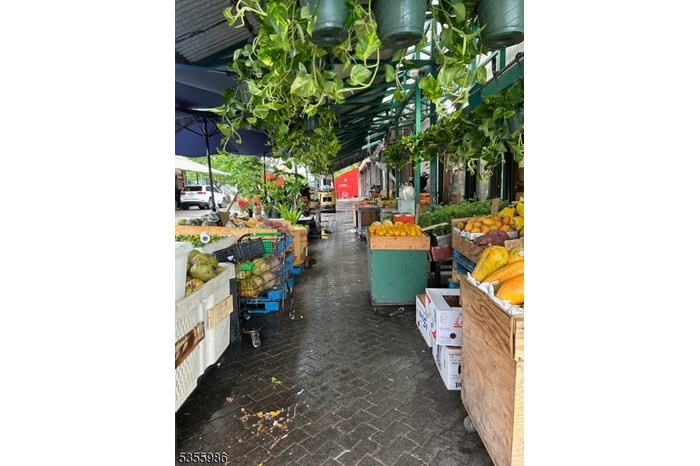warehouse/market