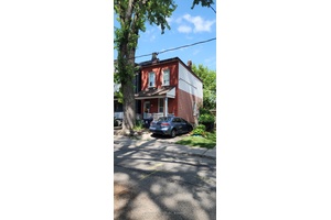 Large 25 ft x 92 ft Lot. Private driveway about 9 ft wide and 65 ft deep.
