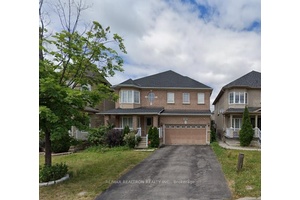 Stunning 4 Bedroom Detached Home in Prime Vaughan Location !