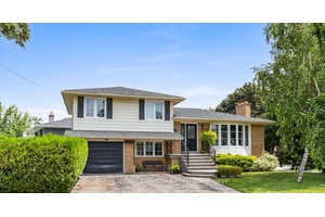 Welcome to 1469 Hillgrove Road Your Retreat in Clarkson !