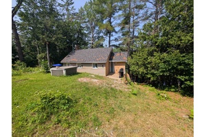 Peaceful Getaway Just Under 2 Hours from Toronto !