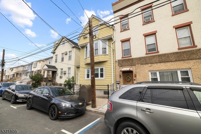 126 Grant Ave