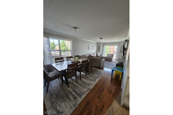 DINING/LIVING ROOM