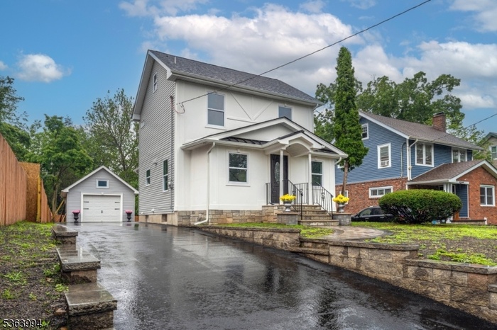 FRONT/DRIVEWAY