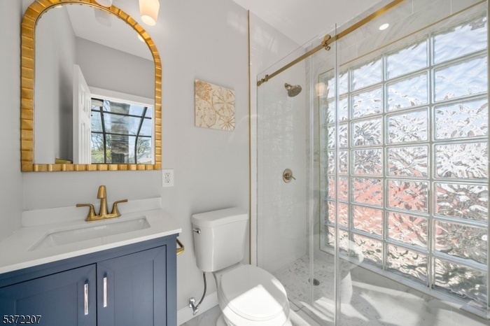1st fl Full Bath