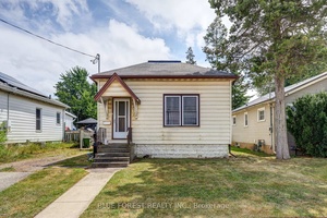 Investor opportunity or ideal starter home in the heart of St.