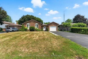 Welcome to 127 Flynn Street, a charming backsplit located on a mature street only minutes to the iconic Queen St.