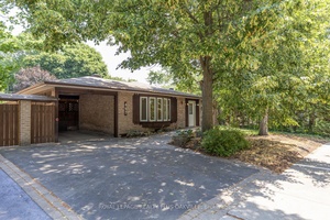 Lot and Location ! Backing onto Maple Valley Park in Southeast OakvilleIn one of Oakvilles most coveted neighbourhoods, this property offers exceptional value and premier location backing onto Maple Valley ...