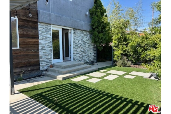 Private Front Yard