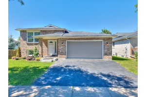 Spacious 3 1 Bedroom Bungalow in a Prime Niagara Falls Location !