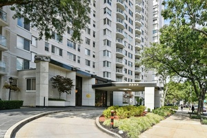 Move right in to this newly renovated Jr4 with a terrace at the luxurious Whitehall.