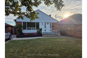 Bright amp ; Spacious 3 Bedroom Bungalow !