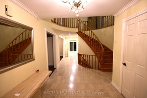 Easy Access To 404 401, Minutes To Ttc, Go Train, Bank, Restaurants, Church, Groceries, Parks.