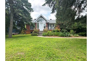 Welcome to Crystal Bay Lakeview Park, a hidden gem along the Ottawa River where community spirit, natural beauty, and an active outdoor lifestyle come together.