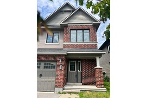Ready for you ! IIMMEDIATE OCCUPANCY AVAILABLE 3 bedroom End Unit townhome in Kanata Arcadia neighbourhood.