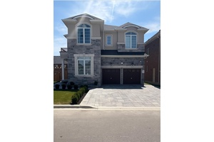 Bright amp ; Spacious 2 Bedroom Legal Basement Apartment in West Brampton Walk Up with 9ft Ceilings !