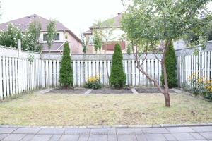 Well Maintained, Beautiful 3 Bed 4 bath Semi detached home in Prestigious Churchill Meadows.