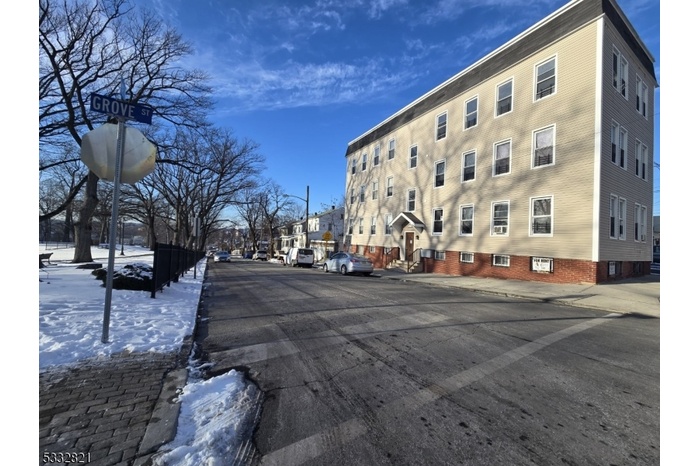 3 May St, Irvington, NJ 07111