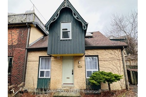 Charming And Bright Private Coach House On One Of The Best Streets In Cabbage Town !