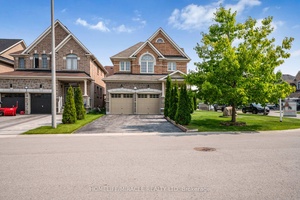 PREMIUM CORNER LOT ! ! Welcome to 2215 Dawson Crescent located in the desirable community of Alcona, just minutes to Innisfil Beach with easy access to the Marina.