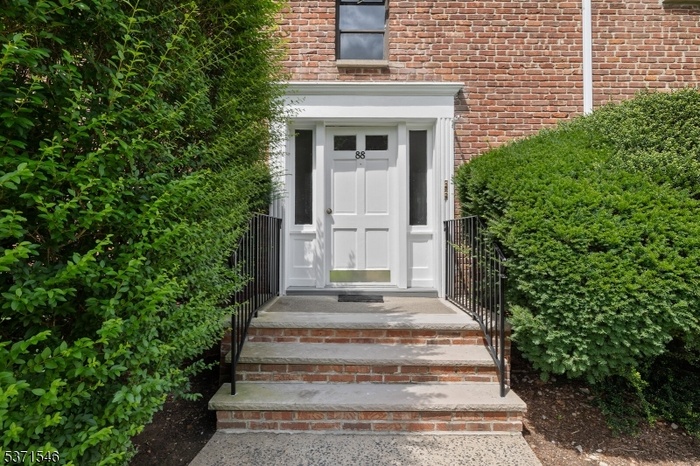 FRONT DOOR TO BUILDING