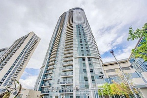 Welcome to Unit 824 at 135 Village Green Square a beautiful 2 1 bedroom, 2 bathroom condo in the highly desirable Tridel Solaris II high rise.