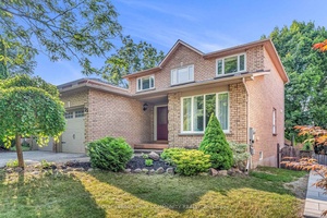 Welcome to 55 Lensmith in sought after Aurora Highlands in Central Aurora.