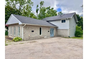 Recently updated 2, 332 sq ft back split on a massive 82 x 150 lot !